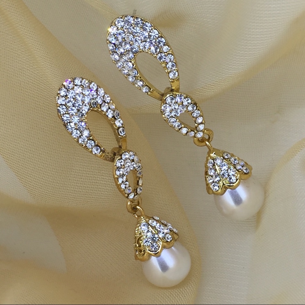 Pearl dangle earrings, White Pearl Gold Plate